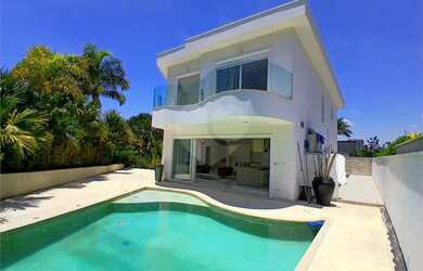 Imagem: A casa em condomínio possui 3 Dormitórios, 5 Banheiros, 4