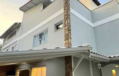 Imagem: A casa em condomínio possui 3 Dormitórios, 4 Banheiros, 3