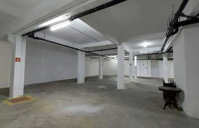 Imagem: O depósito possui 5 Vagas na garagem, 1.205m² de Área e