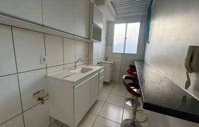 Imagem: O apartamento possui 2 Dormitórios, 1 Banheiro, 1 Vaga na garagem