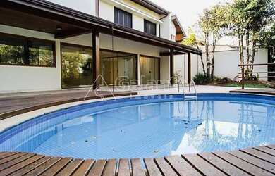 Imagem: A casa em condomínio possui 4 Dormitórios, 5 Banheiros, 4