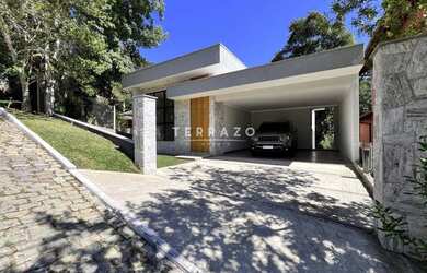 Imagem: A casa em condomínio possui 3 Dormitórios, 4 Banheiros, 220m²