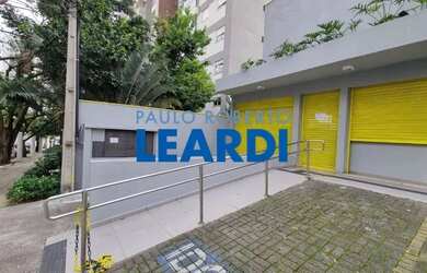 Imagem: O depósito possui 5 Vagas na garagem, 726m² de Área e está