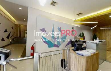 Imagem: O depósito possui 5 Vagas na garagem, 3.700m² de Área e