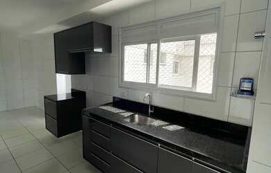 Imagem: O apartamento possui 3 Dormitórios, 5 Banheiros, 2 Vagas na