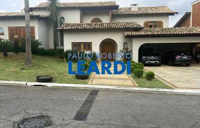 Imagem: A casa em condomínio possui 5 Dormitórios, 5 Banheiros, 5