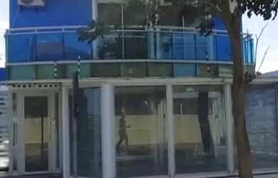 Imagem: A casa possui 4 Dormitórios, 2 Banheiros, 1 Vaga na garagem