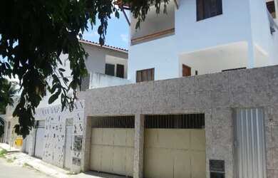 Imagem: A casa possui 2 Dormitórios, 2 Banheiros, 1 Vaga na garagem