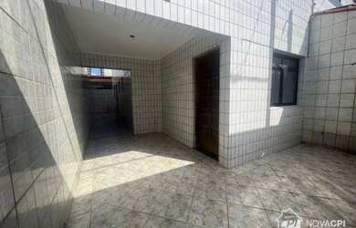 Imagem: A casa possui 2 Dormitórios, 3 Banheiros, 2 Vagas na garagem