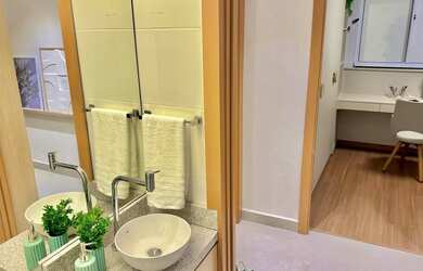 Imagem: O apartamento possui 2 Dormitórios, 1 Banheiro, 1 Vaga na garagem