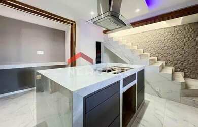 Imagem: A casa possui 2 Dormitórios, 2 Banheiros, 3 Vagas na garagem