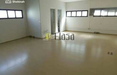 Imagem: O depósito possui 4 Vagas na garagem e 300m² de Área e está