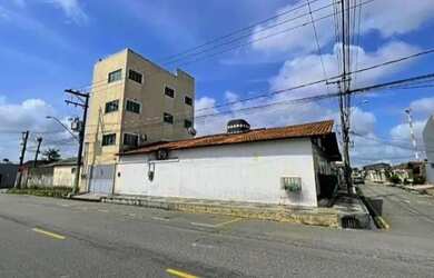 Imagem: A casa possui 5 Dormitórios, 5 Banheiros, 5 Vagas na garagem