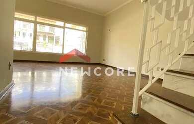 Imagem: A casa possui 4 Dormitórios, 5 Banheiros, 5 Vagas na garagem