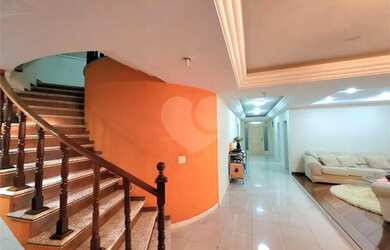 Imagem: A casa em condomínio possui 4 Dormitórios, 5 Banheiros, 5