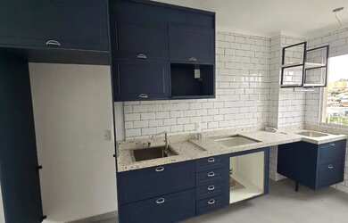 Imagem: O apartamento possui 2 Dormitórios, 1 Banheiro, 1 Vaga na garagem