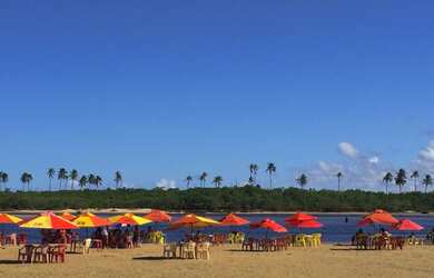 Imagem: A casa possui 2 Dormitórios, 2 Banheiros, 2 Vagas na garagem