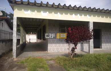 Imagem: A casa possui 4 Dormitórios, 2 Banheiros, 2 Vagas na garagem