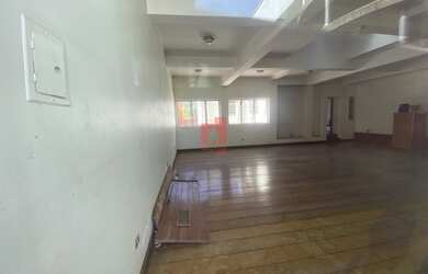 Imagem: O depósito possui 3 Vagas na garagem e 538m² de Área e está