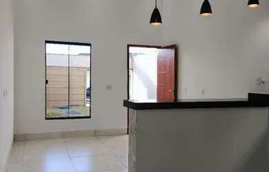 Imagem: A casa possui 3 Dormitórios, 2 Banheiros, 1 Vaga na garagem