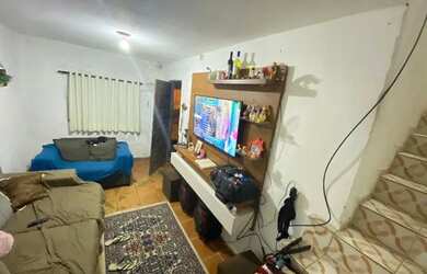 Imagem: A casa possui 2 Dormitórios, 2 Banheiros, 1 Vaga na garagem