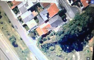 Imagem: A casa possui 3 Dormitórios, 3 Banheiros, 2 Vagas na garagem