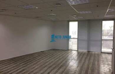 Imagem: O depósito possui 2 Vagas na garagem, 66m² de Área e está