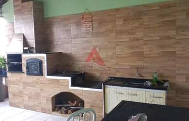 Imagem: A casa possui 3 Dormitórios, 2 Banheiros, 5 Vagas na garagem