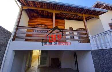 Imagem: A casa possui 3 Dormitórios, 4 Banheiros, 4 Vagas na garagem