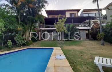 Imagem: A casa em condomínio possui 4 Dormitórios, 4 Banheiros, 2