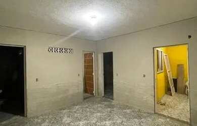 Imagem: A casa possui 2 Dormitórios, 2 Banheiros e está localizado