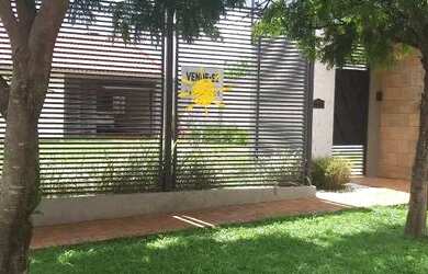 Imagem: A casa possui 2 Dormitórios, 2 Banheiros, 4 Vagas na garagem