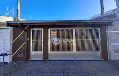 Imagem: A casa possui 2 Dormitórios, 2 Banheiros, 2 Vagas na garagem