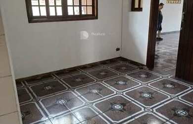 Imagem: A casa possui 3 Dormitórios, 2 Banheiros, 5 Vagas na garagem