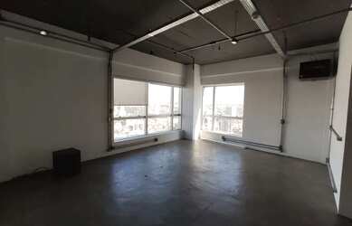 Imagem: O depósito possui 1 Vaga na garagem, 48m² de Área e está