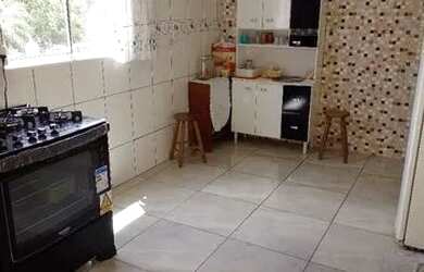 Imagem: A casa possui 3 Dormitórios, 3 Banheiros, 2 Vagas na garagem