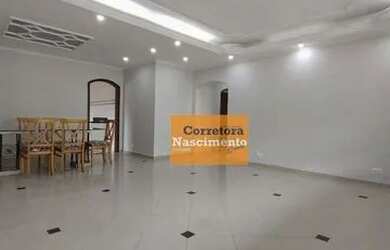 Imagem: A casa possui 3 Dormitórios, 3 Banheiros, 5 Vagas na garagem