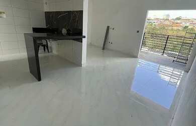 Imagem: A casa possui 2 Dormitórios, 2 Banheiros, 2 Vagas na garagem