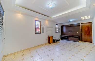 Imagem: A casa possui 2 Dormitórios, 3 Banheiros, 2 Vagas na garagem