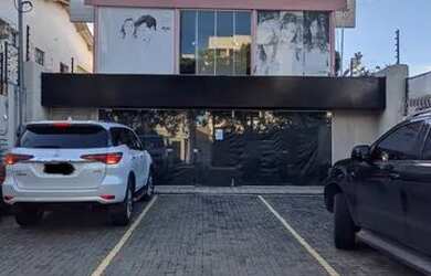 Imagem: A casa possui 5 Dormitórios, 5 Banheiros, 4 Vagas na garagem