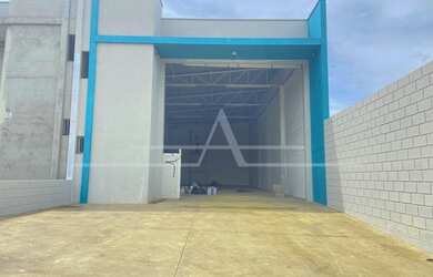 Imagem: O depósito possui 5 Vagas na garagem, 250m² de Área e está