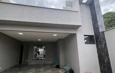 Imagem: A casa possui 3 Dormitórios, 4 Banheiros, 2 Vagas na garagem