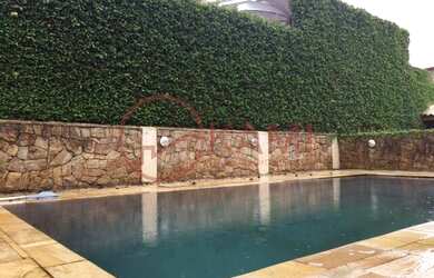 Imagem: A casa em condomínio possui 4 Dormitórios, 4 Banheiros, 2