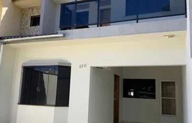 Imagem: A casa possui 2 Dormitórios, 3 Banheiros, 2 Vagas na garagem