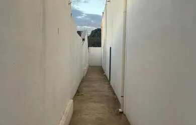 Imagem: O depósito possui 5 Vagas na garagem, 300m² de Área e está