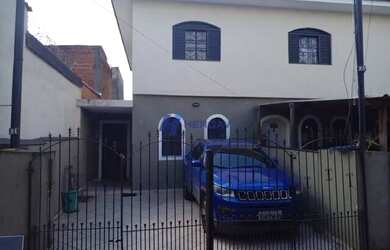 Imagem: A casa possui 2 Dormitórios, 1 Banheiro, 2 Vagas na garagem