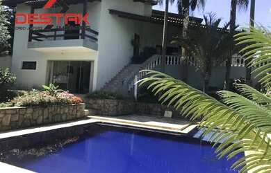 Imagem: A casa em condomínio possui 4 Dormitórios, 4 Banheiros, 4