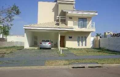 Imagem: A casa em condomínio possui 3 Dormitórios, 3 Banheiros, 2