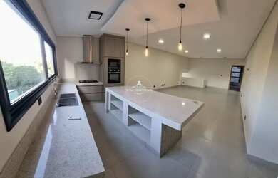 Imagem: A casa em condomínio possui 3 Dormitórios, 4 Banheiros, 5