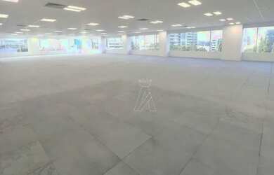 Imagem: O depósito possui 5 Vagas na garagem e 1000m² de Área e está